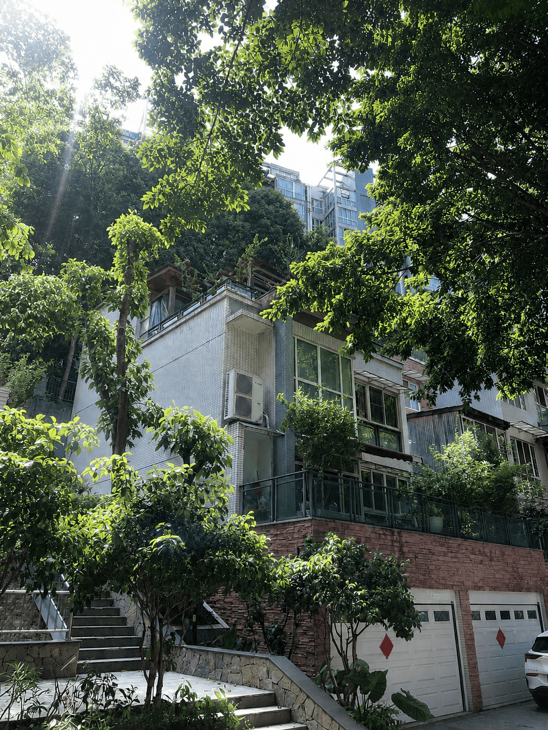果洛岛居岁月从容升级：小小岛老别墅加装蒂升悦行款电梯